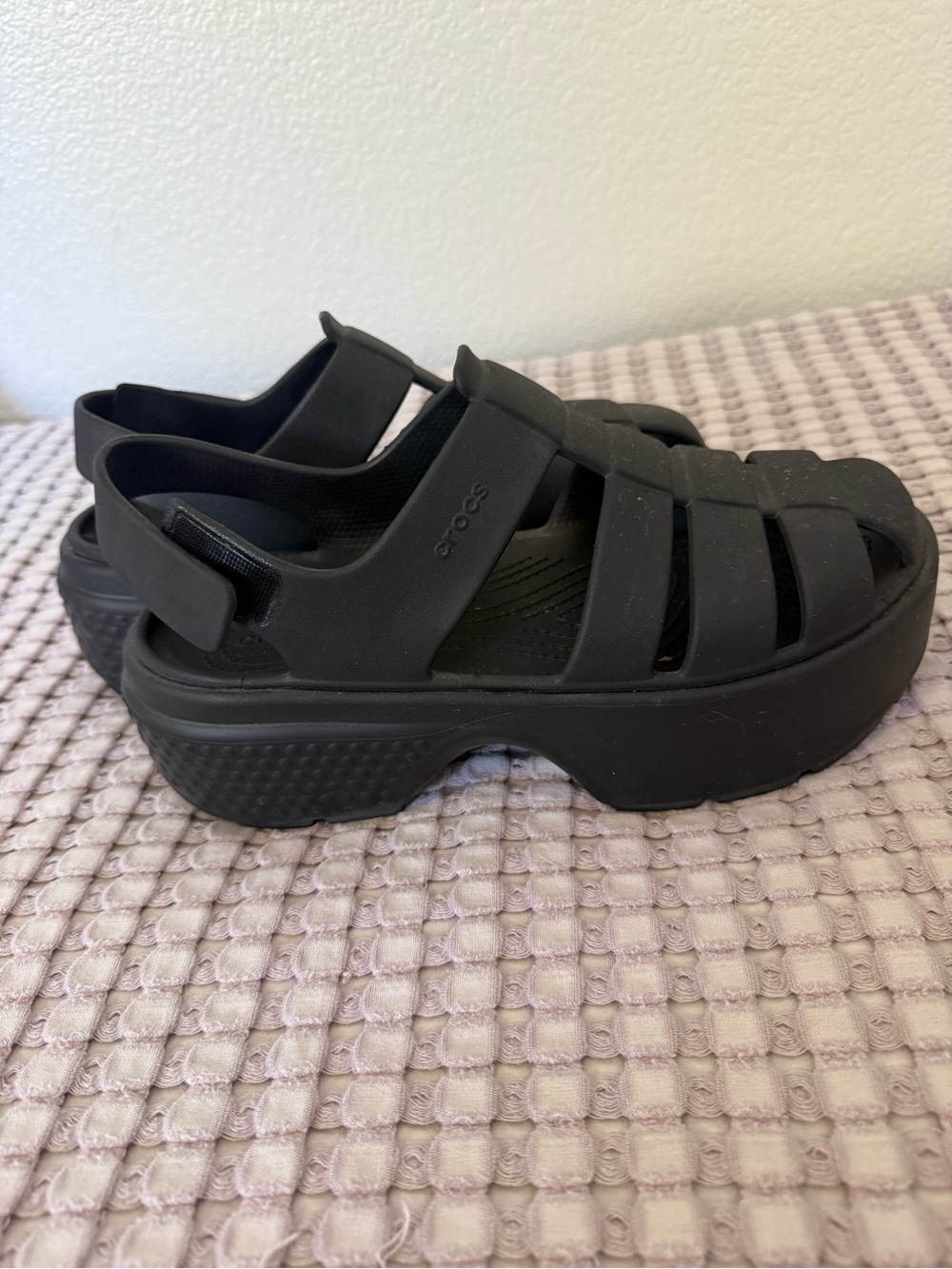 CROCS Women's Black Platform Fisherman-Style Sandals